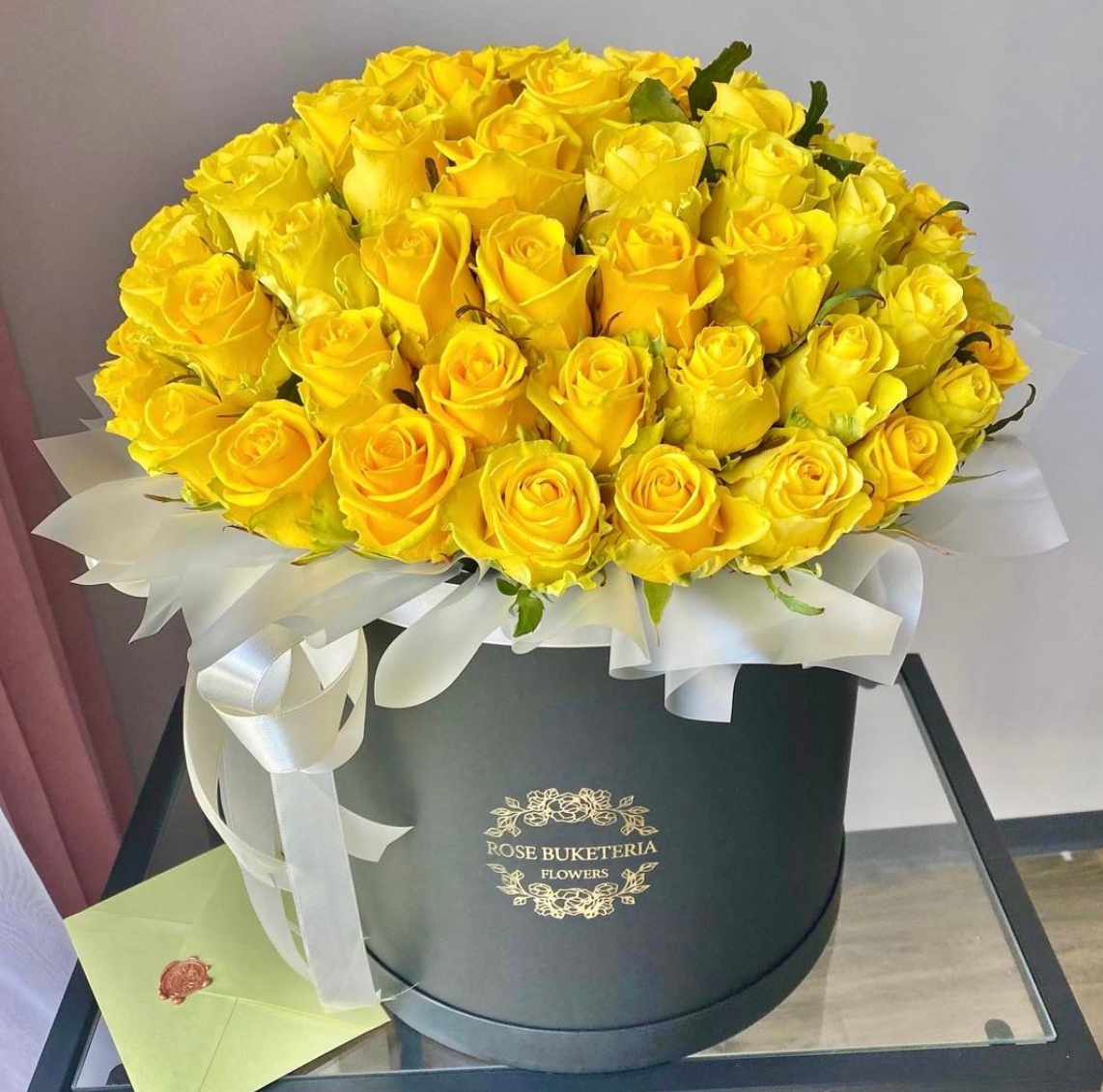 79 Желтых роз в шляпной коробке L «Оттенок желтого»