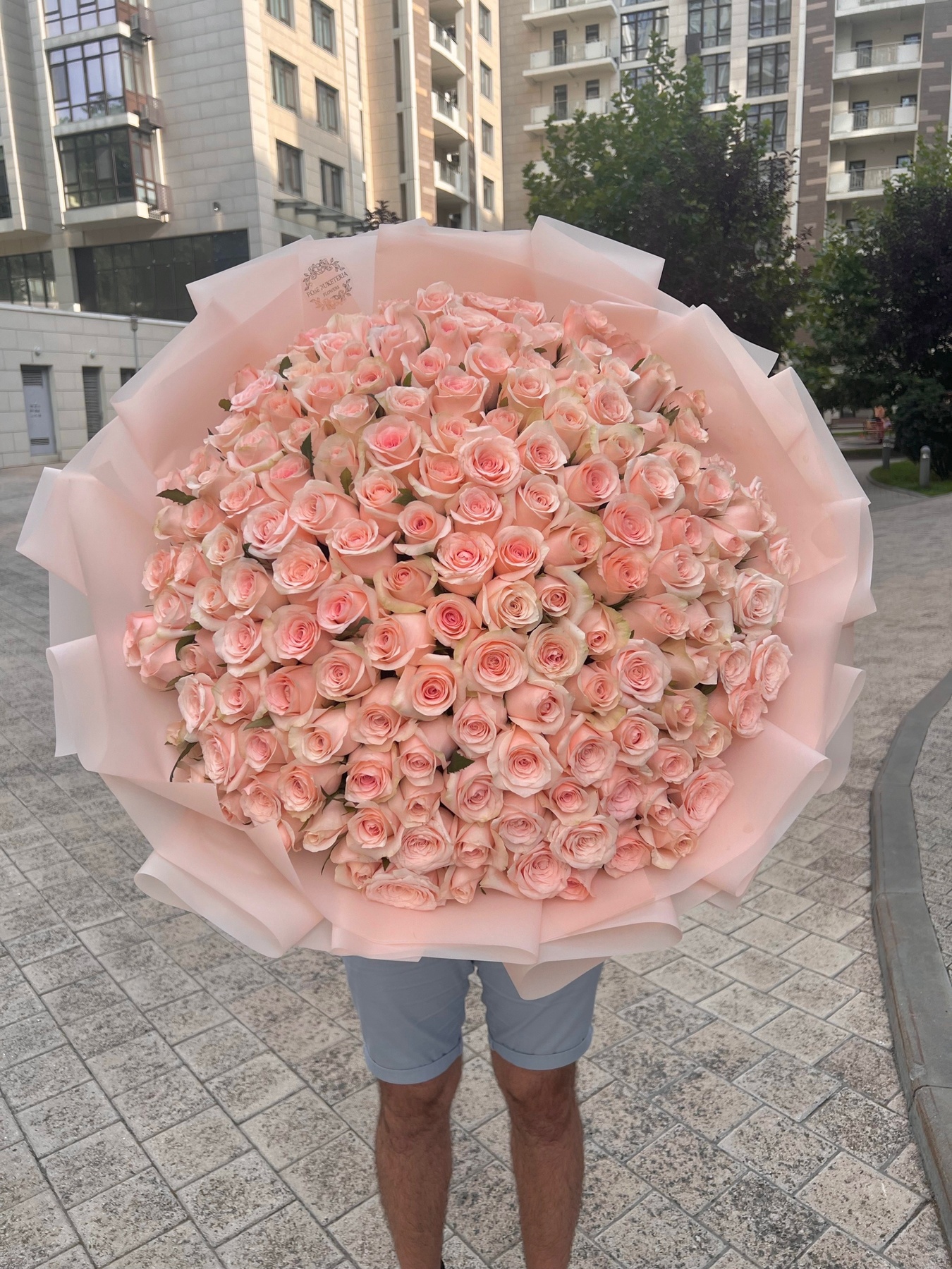 159 Ніжно - рожевих троянд, 60 см