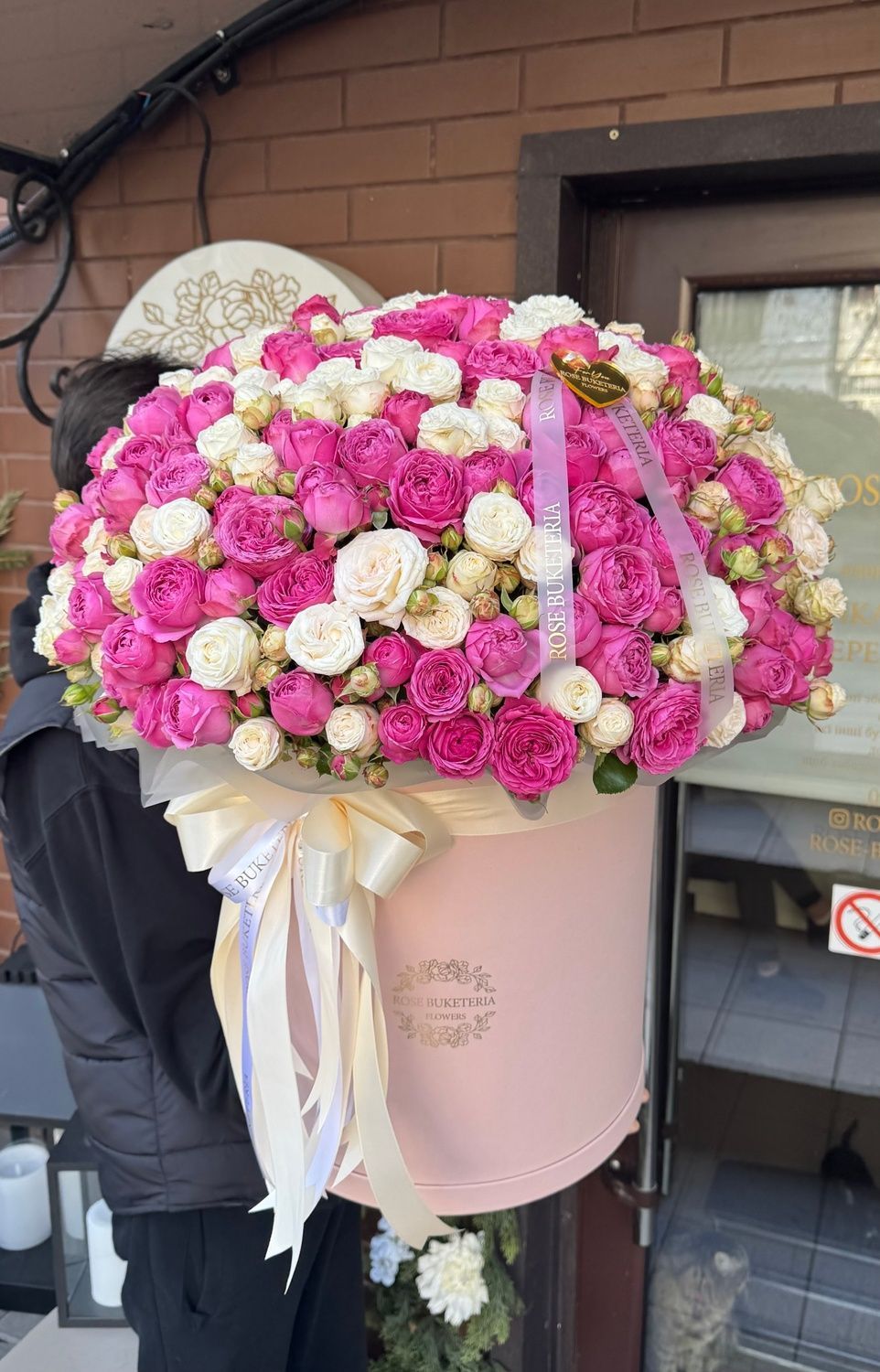159 Гілочка піоновидних кущових троянд мікс в коробці XXL