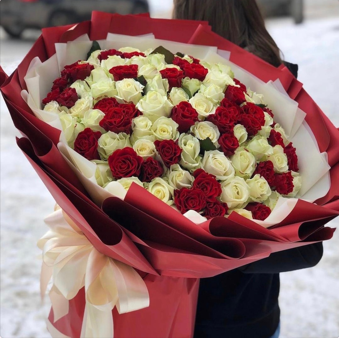 101 Червона, біла троянда мікс, 60 см «Топ»