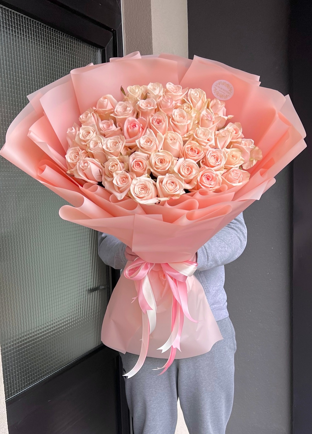 39 Нежно - розовых роз, 70 см