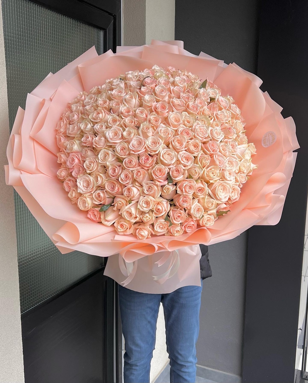 159 Ніжно - рожевих троянд, 70 см