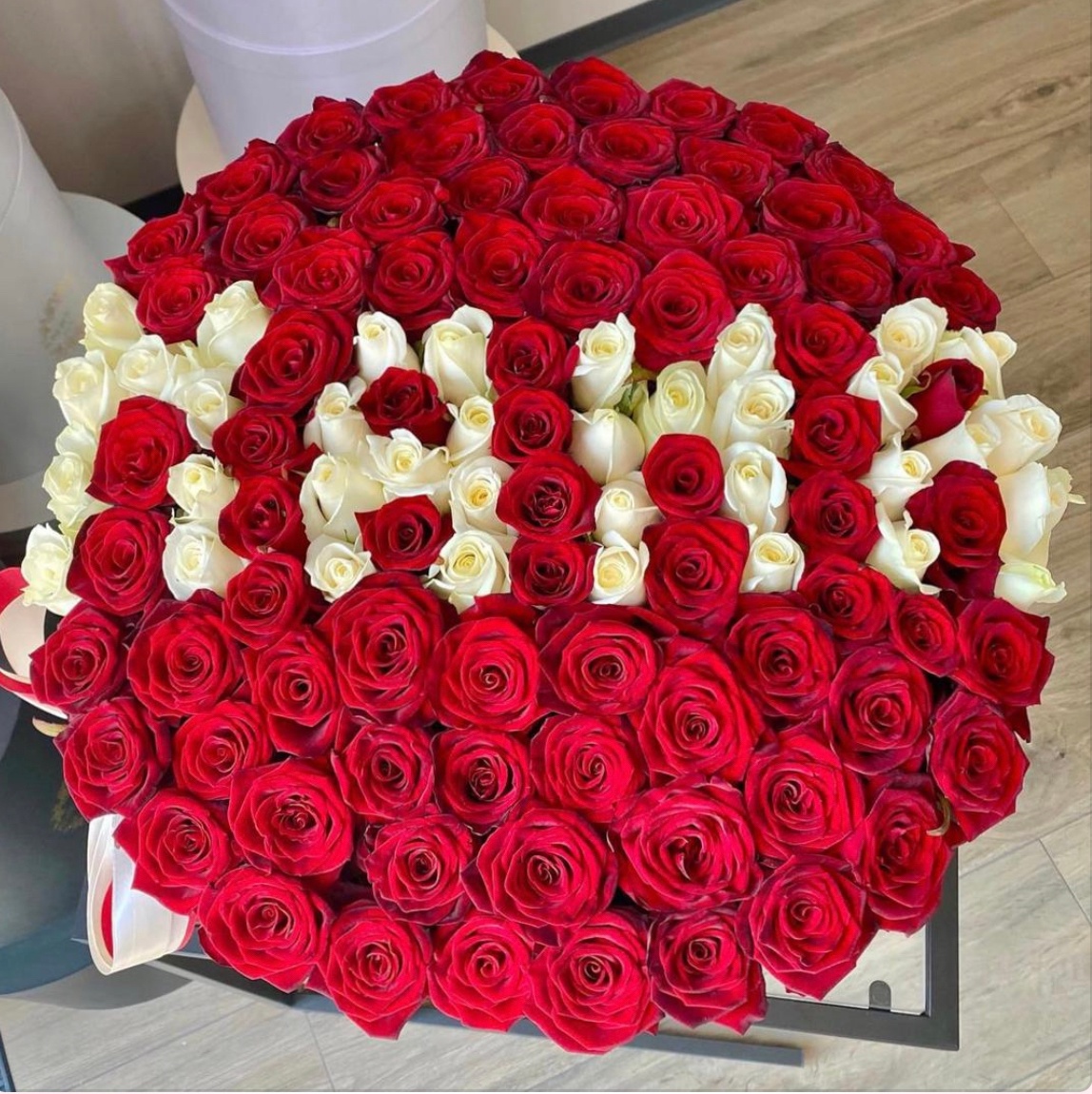 119 шт Красная роз в шляпной коробке XL «МАМА»