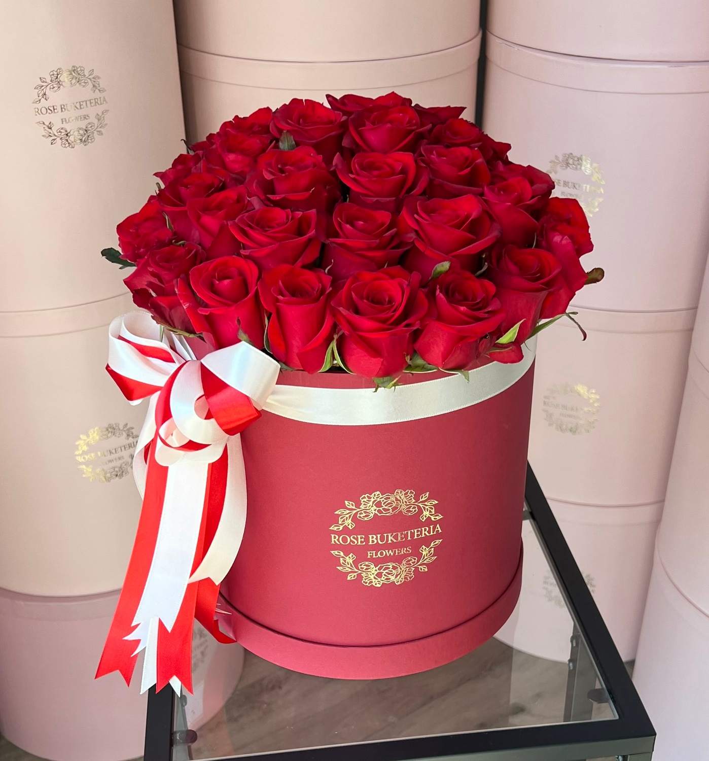 39 Троянд червоних шляпній коробці M «Ред Ігл»
