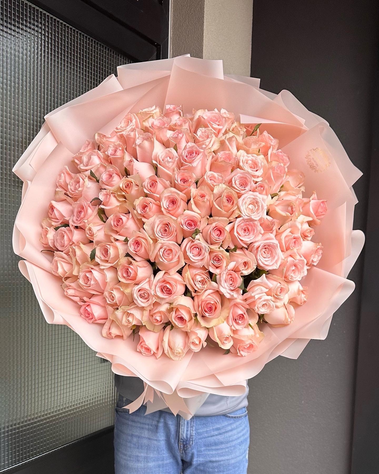 101 Нежно - розовая роза, 60 см