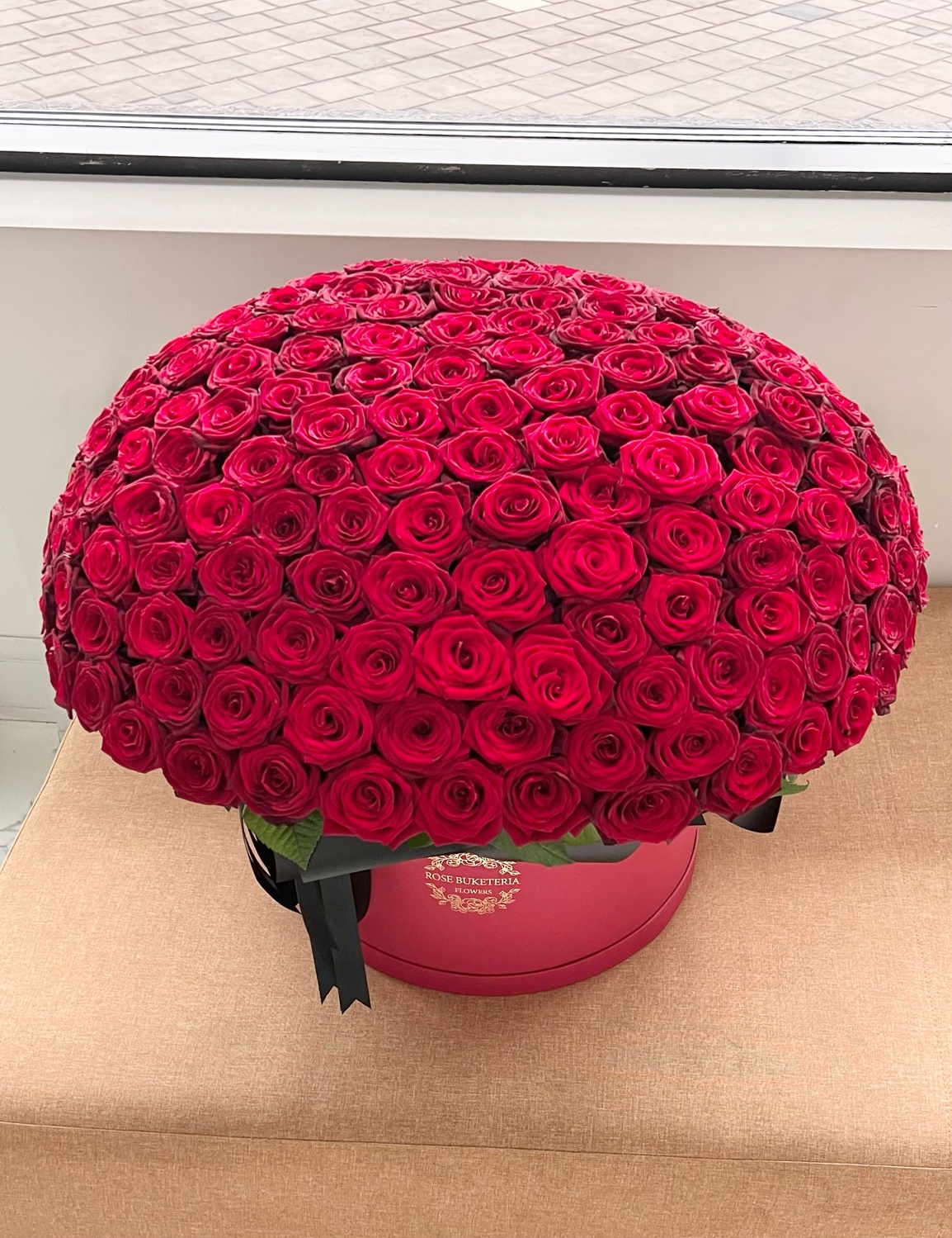 201 Червона троянда в шляпній коробці XL "Незабутній сюрприз"