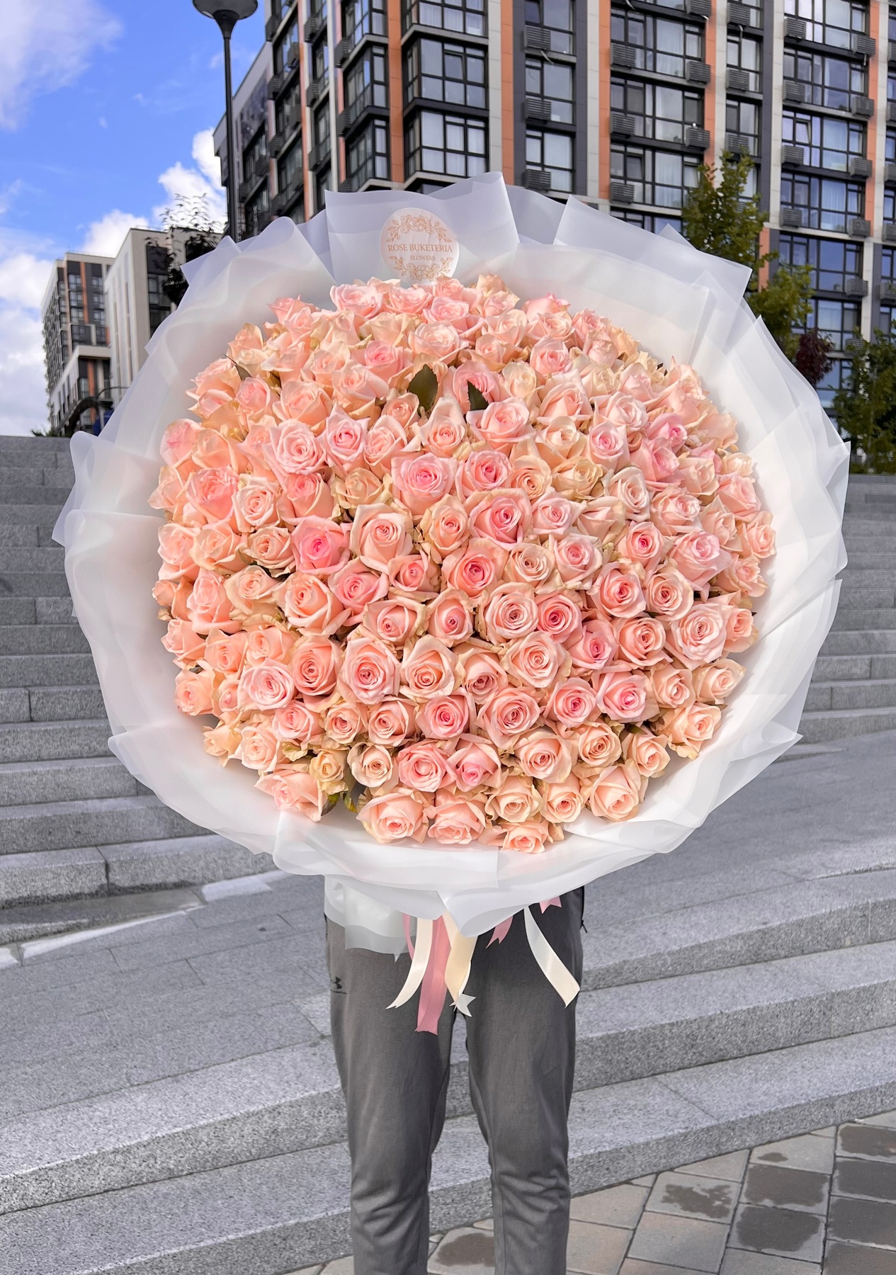 159 Ніжно - рожевих троянд, 80 см