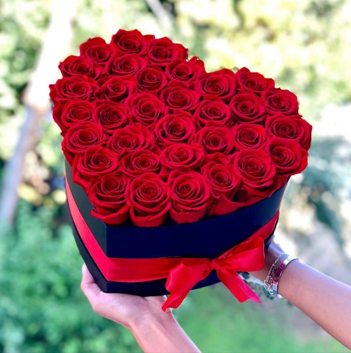 39 Красных роз в шляпной коробке М "Сердце"