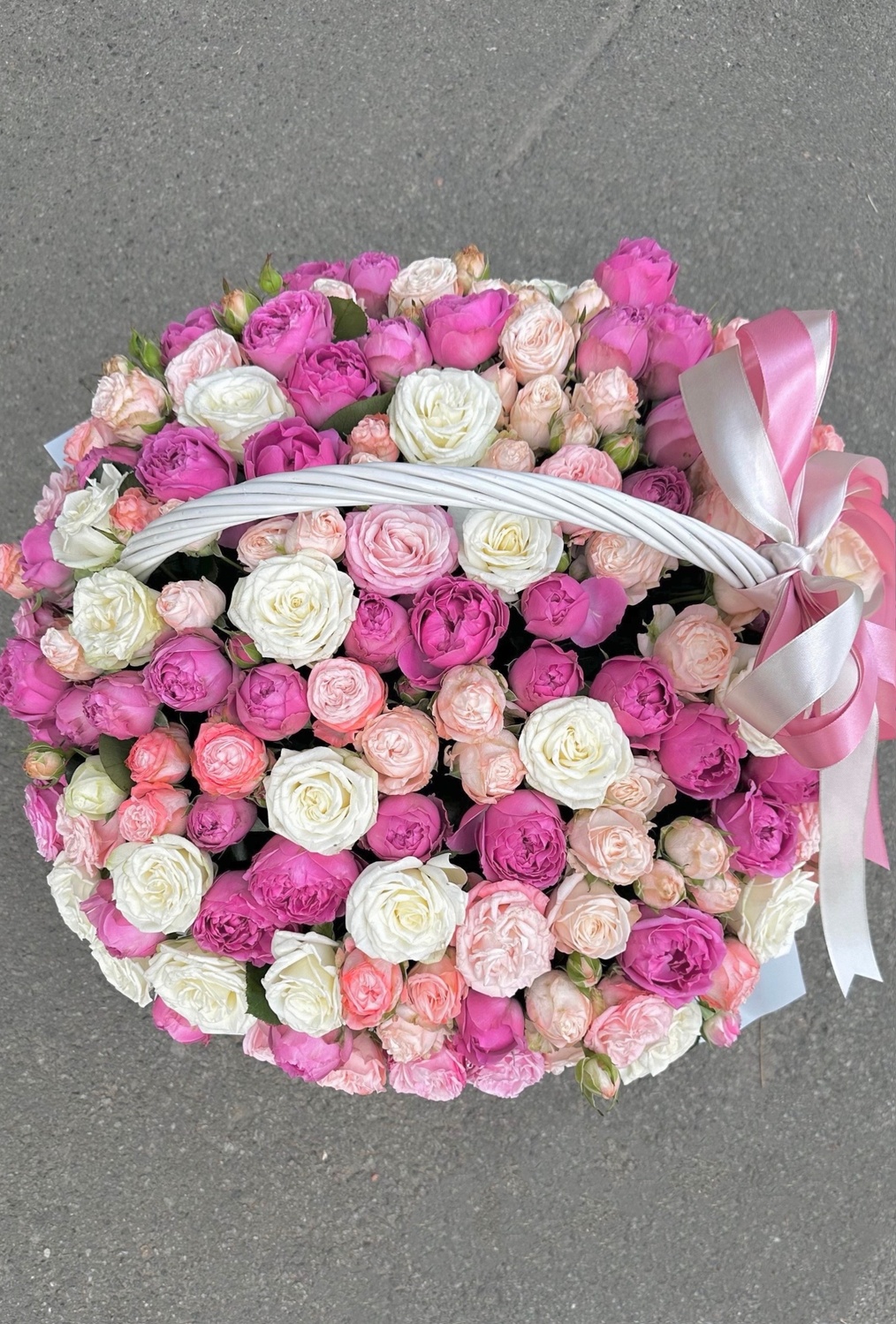 49 веток кустовых роз в корзине XL "Идеальный подарок"