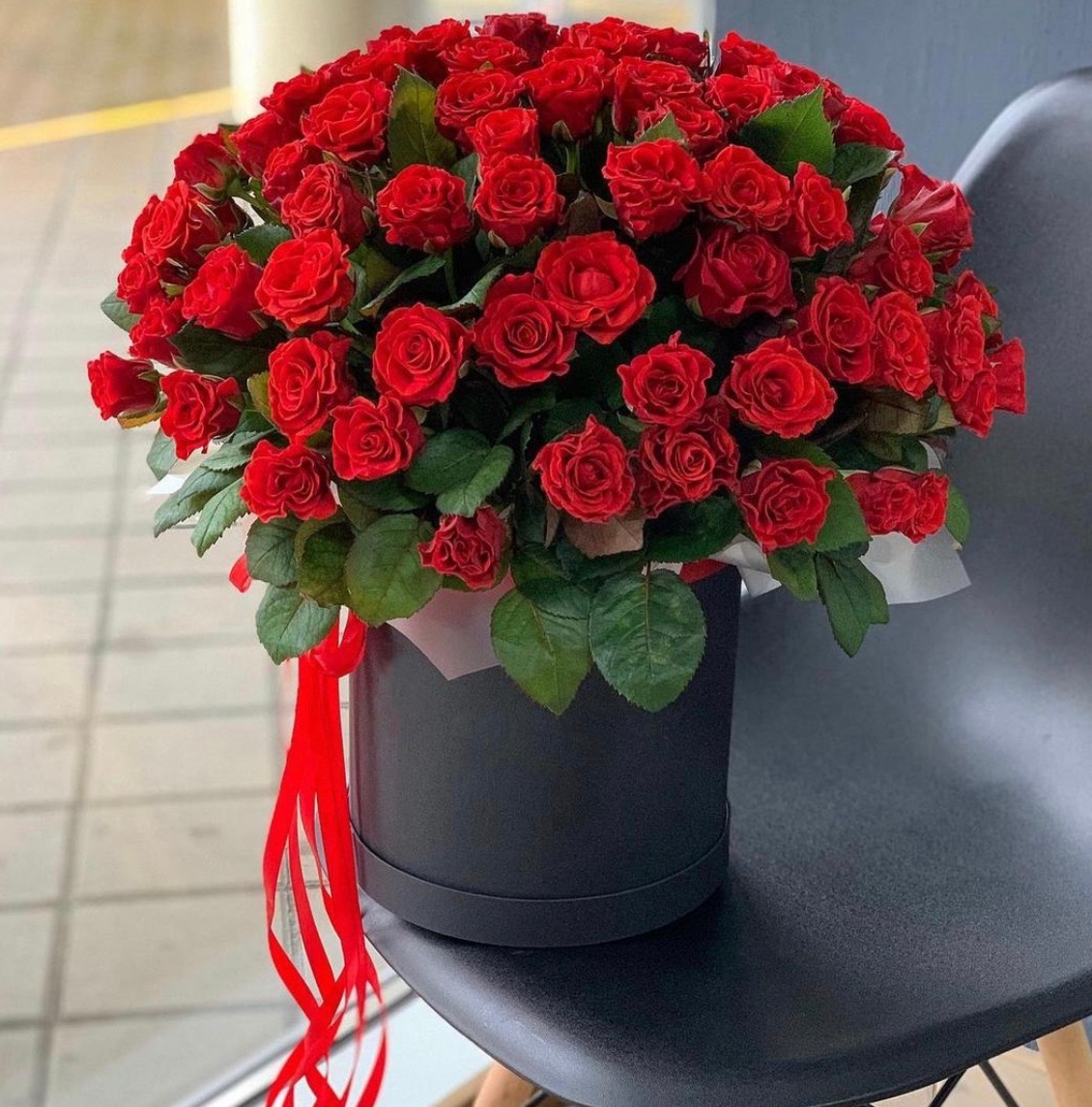 59 Червоних троянд в шляпній коробці M «Ельторо»