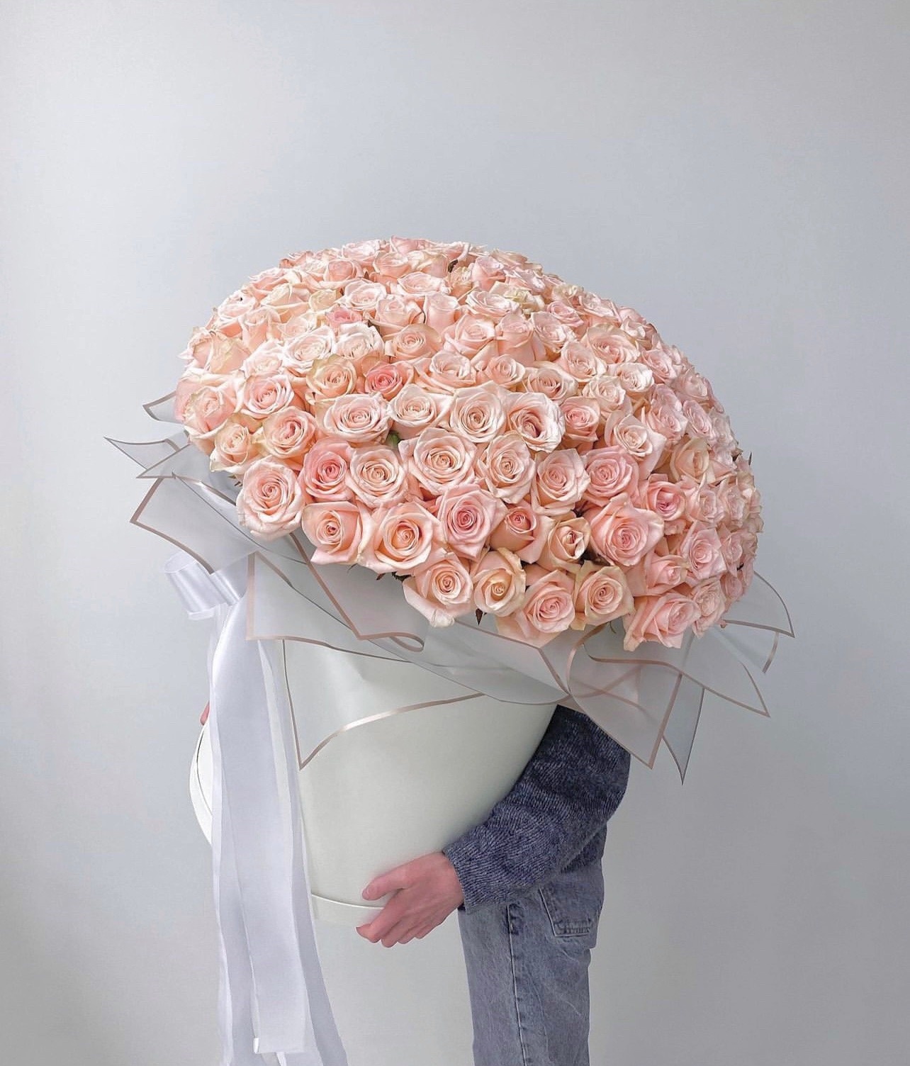 201 Нежно-розовая роза в шляпной коробке XXL "Искра чувств"