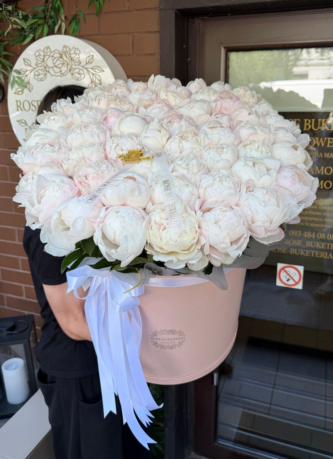 55 Ніжно-рожевих півоній в коробці  XXL (Gardenia)