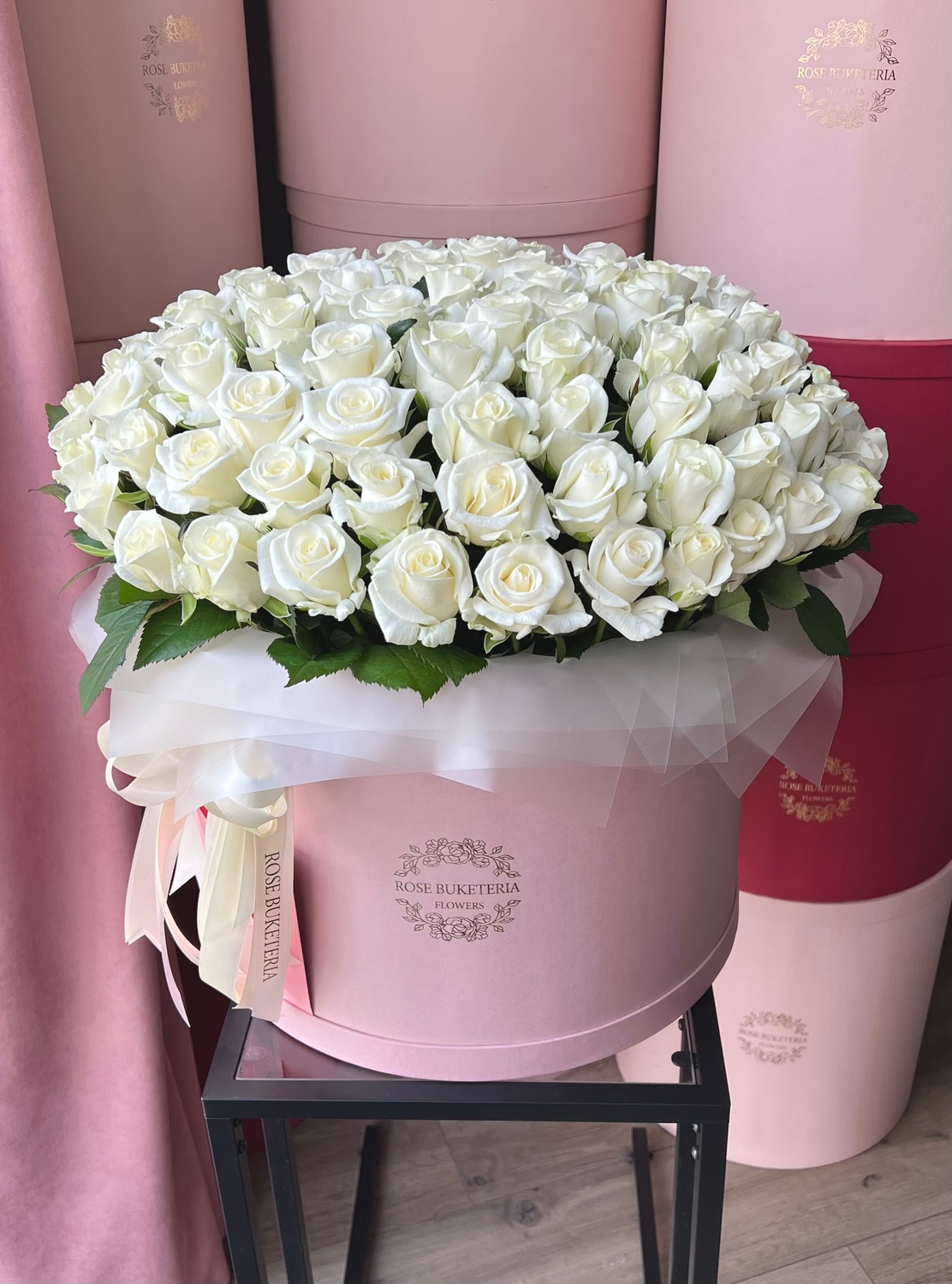 101 Білосніжна троянда в шляпній коробці XL «Для коханої»