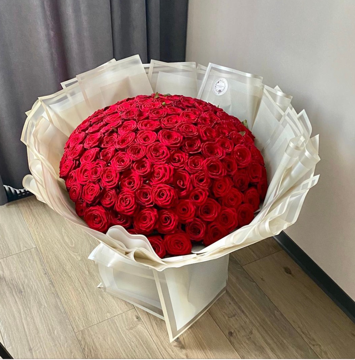 159 Червоних троянд, 70 см